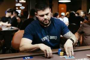 Turnajový žebříček v online casinu na notebooku